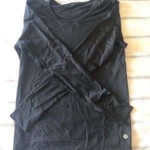 Lululemon Breeze By Long sleeve size 4